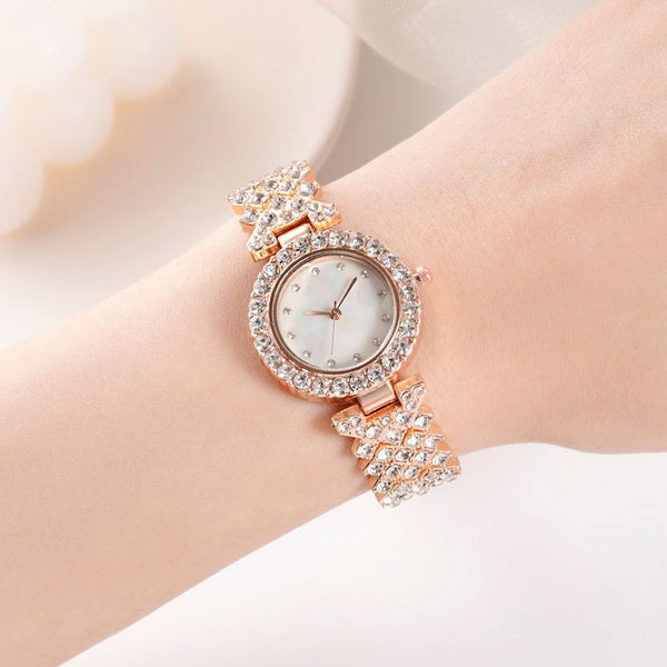 Fashion Simple Women's Quartz Watch Diamond Alloy. front packet