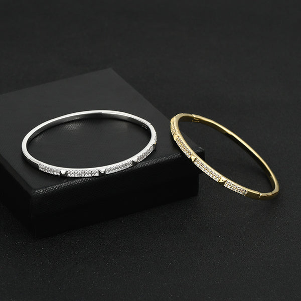 Simple Design Micro-inlaid Diamond Bracelet For Women. front packet